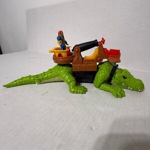 Imaginext WALKING CROC & PIRATE HOOK Action Figure Set Captain Hook